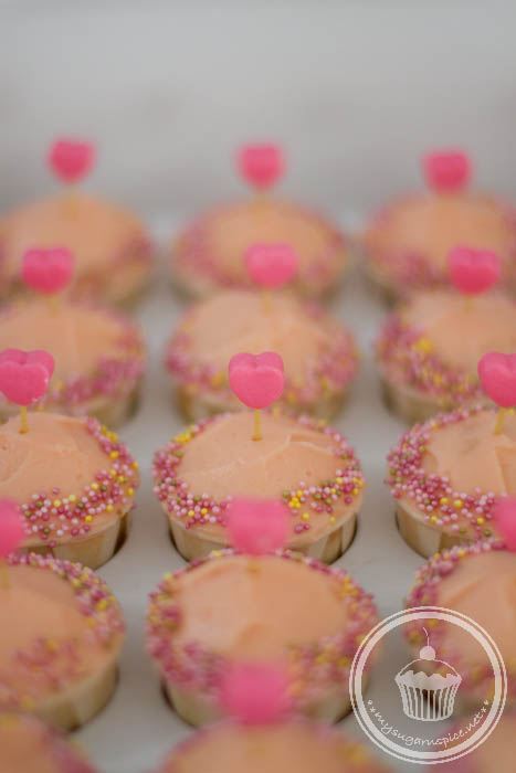 Girls' cupcake for joint birthday celebration in school